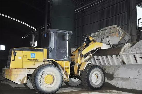 湖南第二大混凝土生产商选用36台柳工装载机